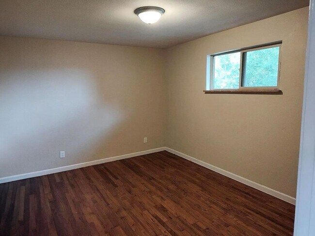 Building Photo - 1435 Otis St