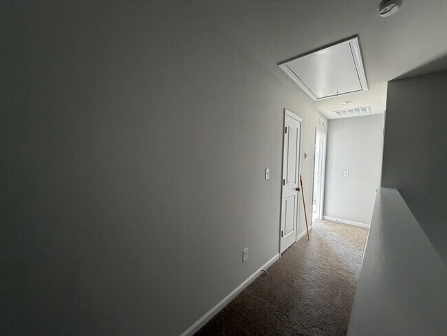 Building Photo - Carolina Springs