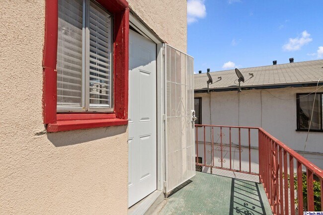 Building Photo - 318 E Palmer Ave