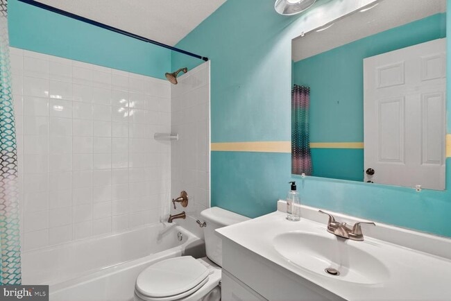 Building Photo - 5320 Larochelle Ct