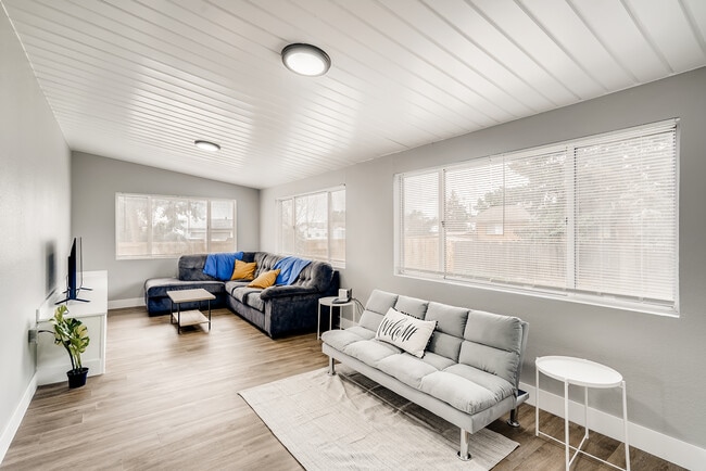 Building Photo - 3110 Mowry Pl