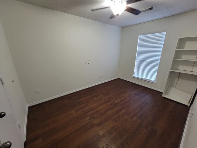 Building Photo - 15010 Sparks Ct
