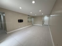 Building Photo - 9405 Fontainebleau Blvd
