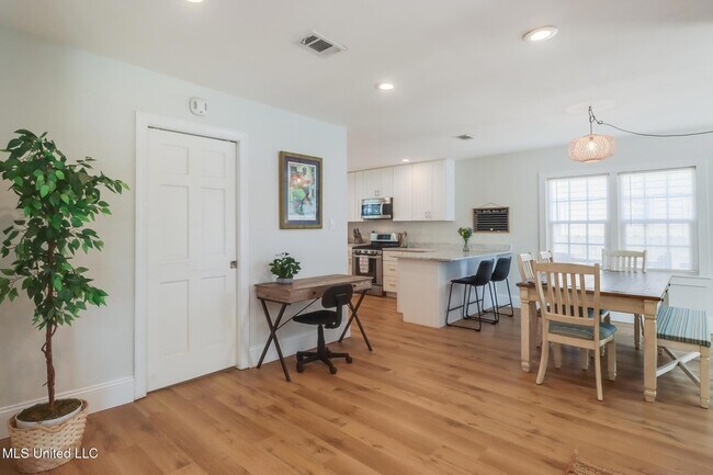 Building Photo - 187 Bilmarsan Dr