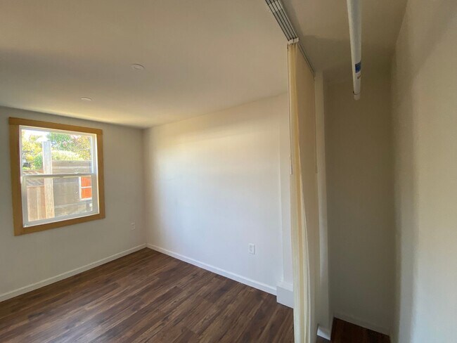 Building Photo - 624 40th St