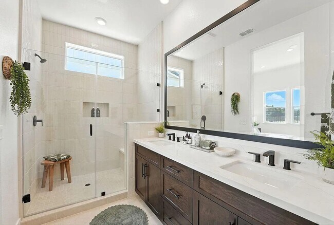 Building Photo - Spacious 2 bedroom 2 bath Home in 55+ Adul...