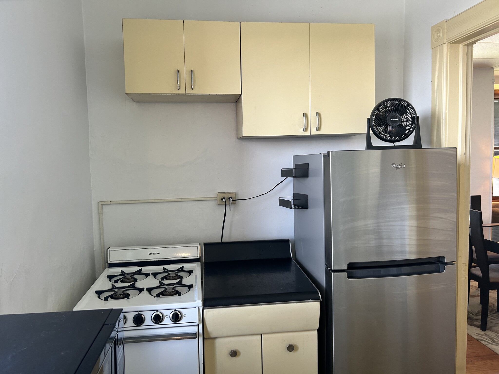 Building Photo - 127 College Ave