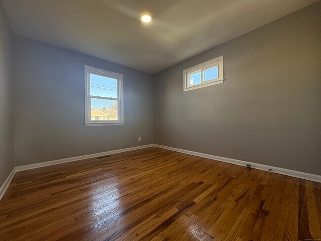 Building Photo - 56 Victor St