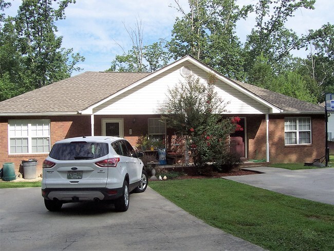 Primary Photo - 1947 Ridgeview Dr NW