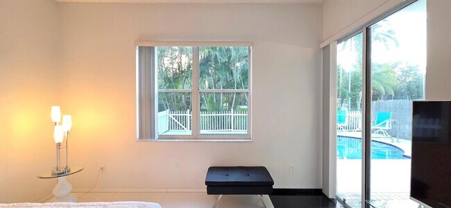 Building Photo - 661 Lake Wellington Dr