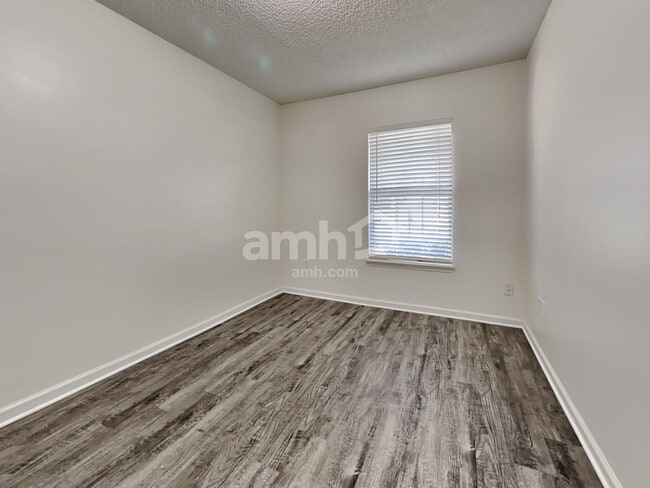 Building Photo - 14249 Fish Eagle Dr E