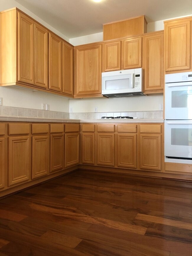 Building Photo - Available Now! 3 Bedroom 2 Bath Spacious H...