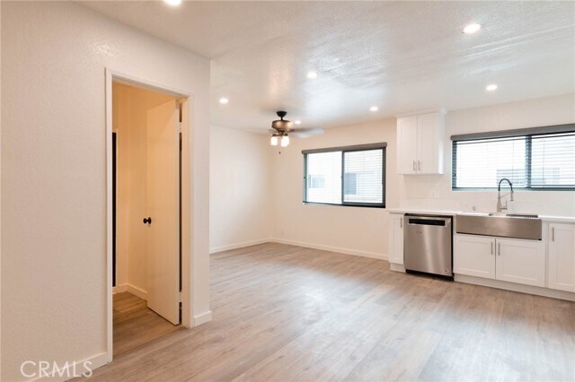 Building Photo - 10215 Variel Ave