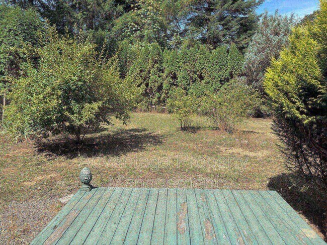 Building Photo - 30002 Sodaville Mountain Home Rd