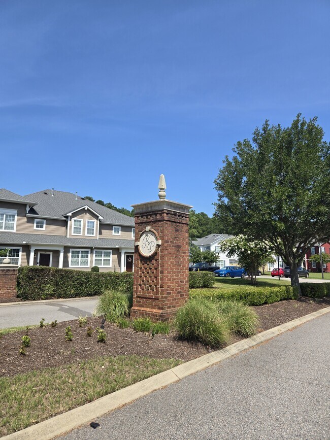 Building Photo - 2424 Chancery Ln