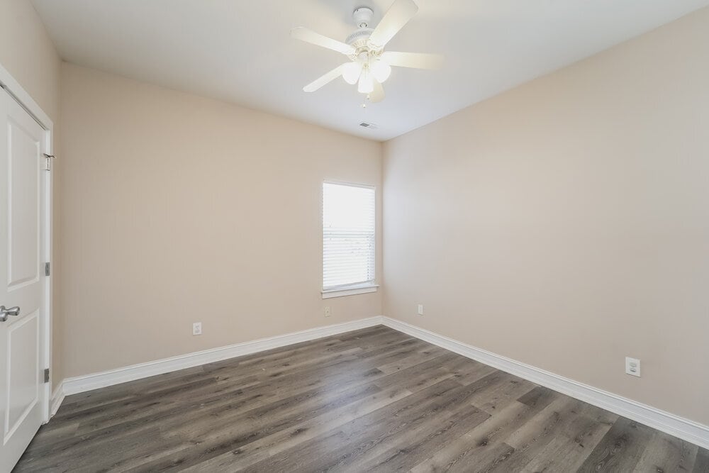 Building Photo - 8607 Castle Cliff Dr