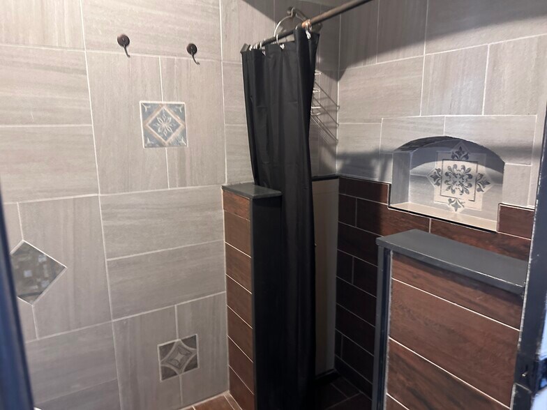 Building Photo - 1934 Washington St