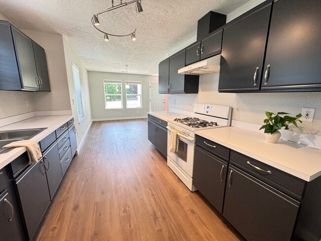 Building Photo - Just remodeled!! Mount Vernon 3 Bedroom House
