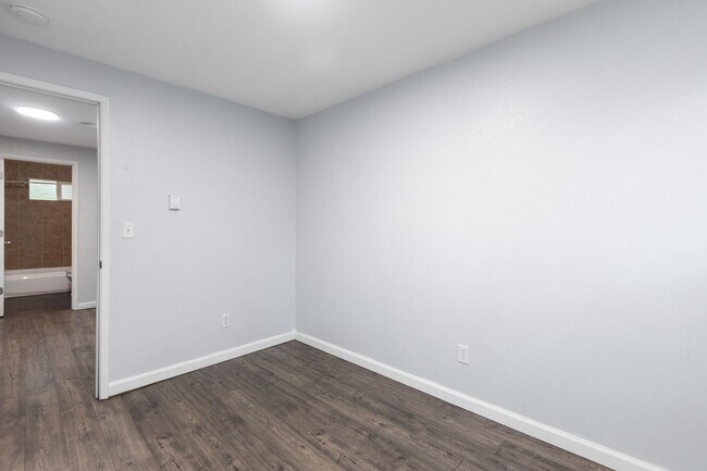 Building Photo - 5199