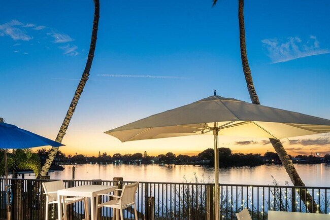 Building Photo - 25 NW 24th Ct