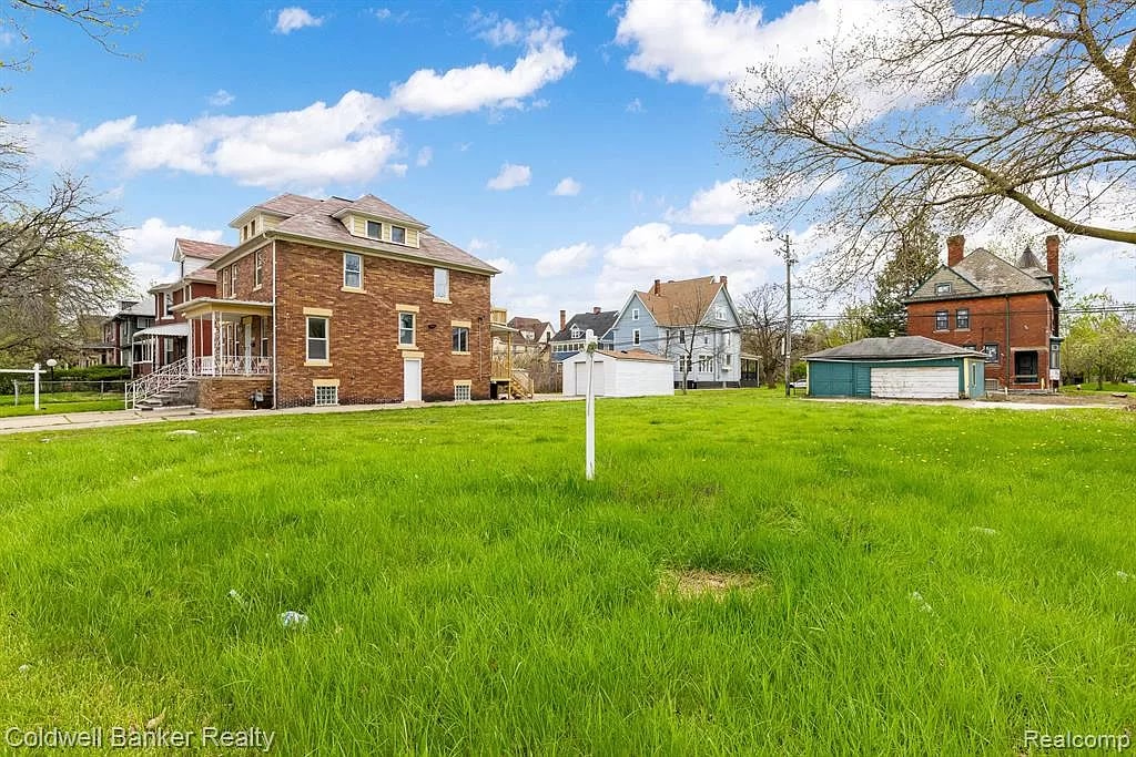 Building Photo - 216 Holbrook St