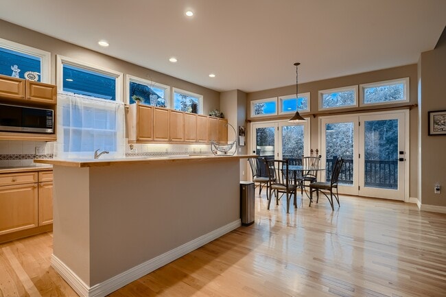 Building Photo - 7046 Forest Ridge Cir