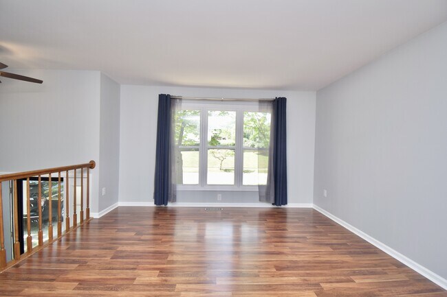 Building Photo - 647 Regent Rd