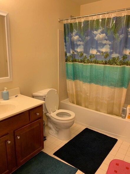 Full bath - 43309 Ardmore St