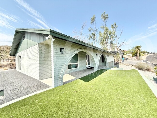 Building Photo - 1701 E Camino del Santo