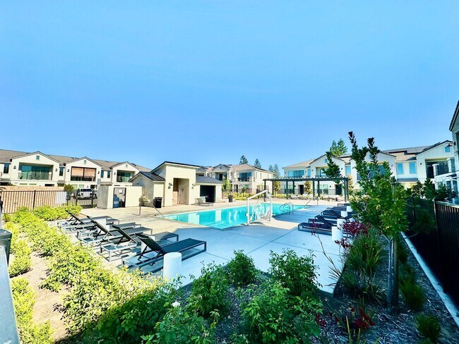 Building Photo - Newly Built Clovis 3/2