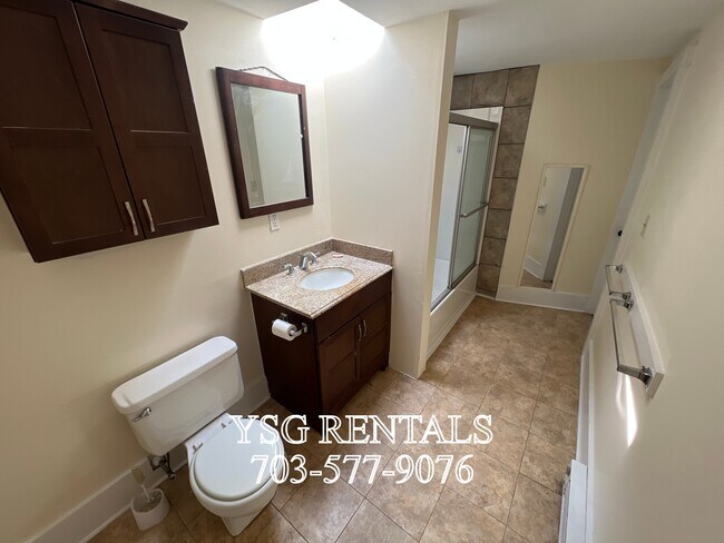 Building Photo - 27 Linwood St