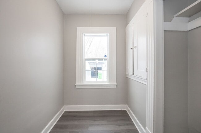 Building Photo - NEWLY RENOVATED! - 3 BED, 1.5 BATH BEAUTIFUL SINGLE- FAMILY HOME.