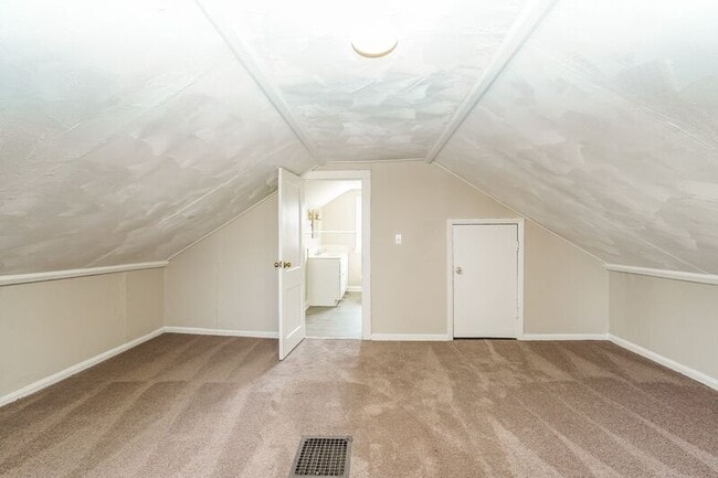 Building Photo - 833 Clardendon Avenue: Front