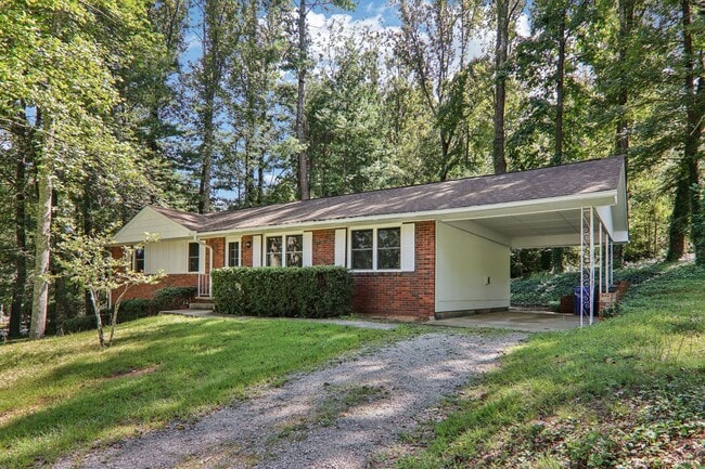 Building Photo - Move In Ready