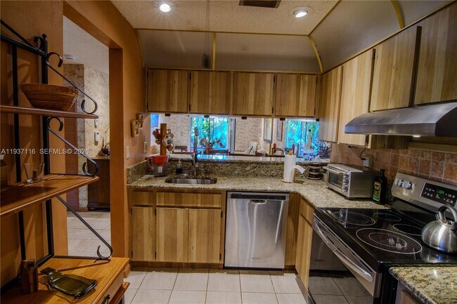 Building Photo - 8044 NW 41 Ct