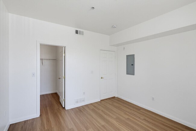 Building Photo - 6955 N Durango Dr