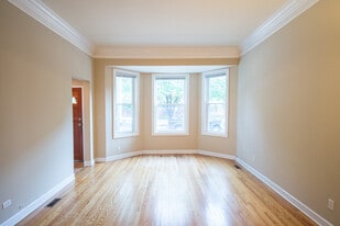 Building Photo - 1703 W Irving Park Rd