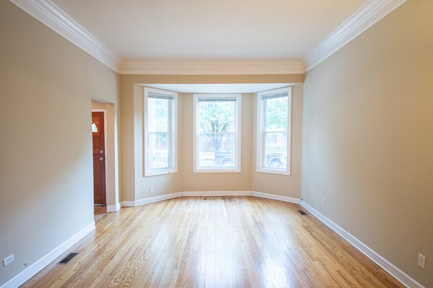 Building Photo - 1703 W Irving Park Rd