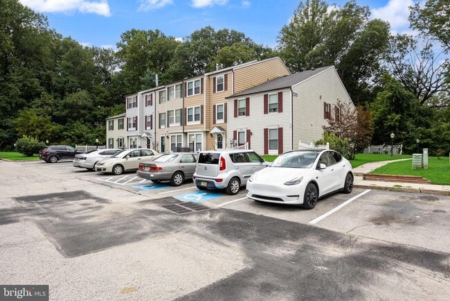 Building Photo - 2504 Greenwood Dr