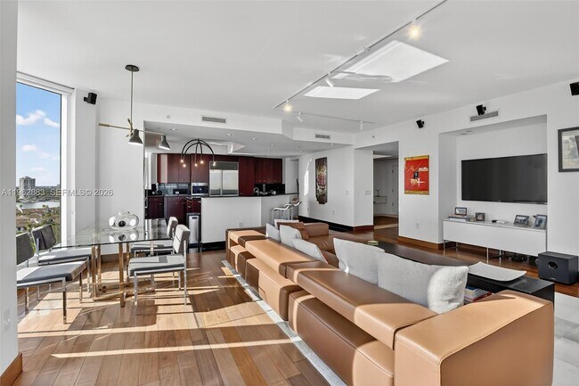 Building Photo - 6000 Island Blvd