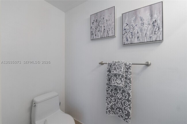 Building Photo - 6515 Collins Ave