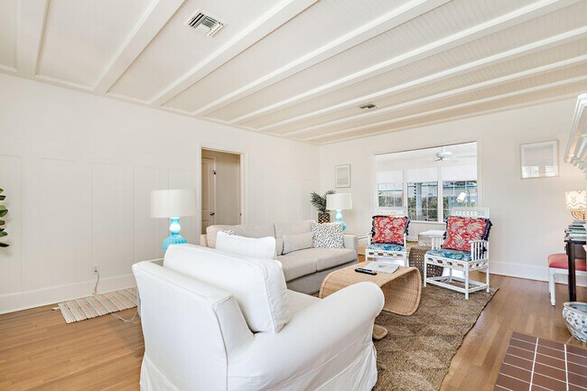 Building Photo - 210 Monceaux Rd