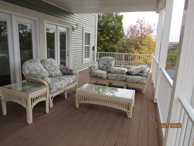 Building Photo - Lake View House with Boat Slip