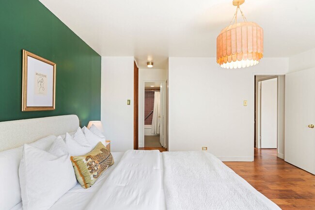 Building Photo - 800 N Washington St