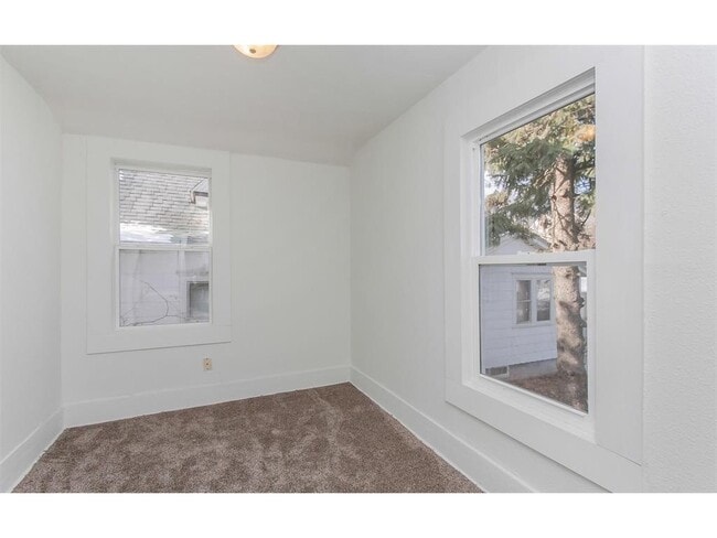 Building Photo - 1118 2nd Ave SW