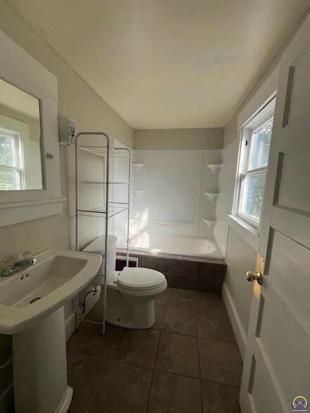 Building Photo - 810 Exchange St