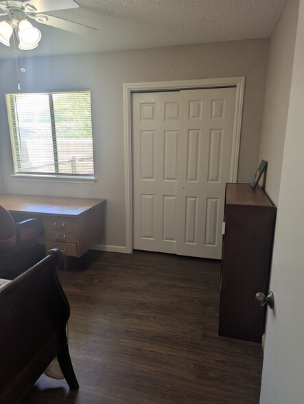 Bedroom/Office Pic 2 - 11530 Casa Alto St