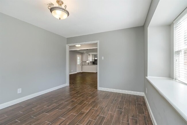 Building Photo - 1719 Longhorn Dr