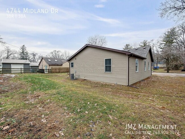 Building Photo - 4744 Midland Dr
