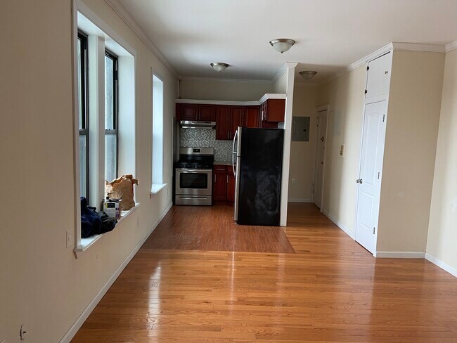 2D-2 bedroom - 3767 63rd St